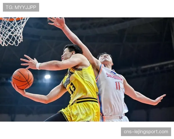 【2026年4月CBA联赛攻防转换效率研究·赛中·通讯更衣室视角：中场休息时教练组如何通过录像调整转换进攻策略